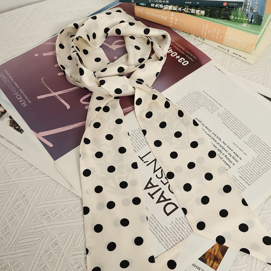 Eleganter Seidenschal mit Polka-Dot-Muster